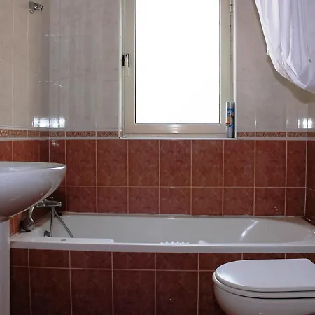 Sea Spray 3 Bedroom In St Julian's, Just Off The Seafront سانت جوليان