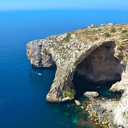 Sea Spray 3 Bedroom In St Julian's, Just Off The Seafront Апартаменты *