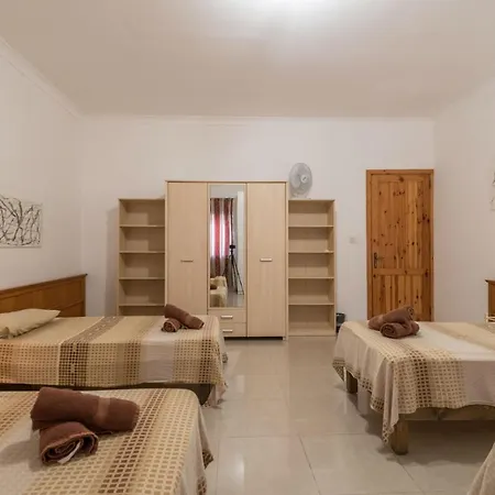 Sea Spray 3 Bedroom In St Julian's, Just Off The Seafront *