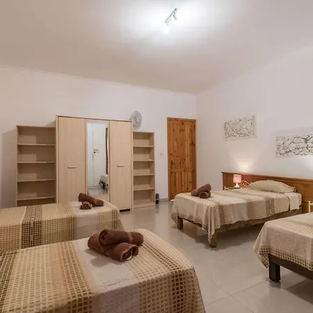 Sea Spray 3 Bedroom In St Julian's, Just Off The Seafront * Сент Джулианс