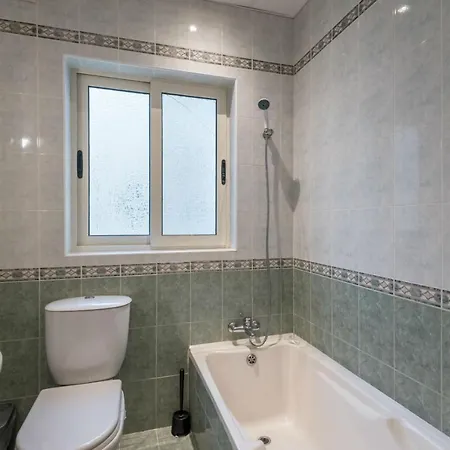 Апартаменты Sea Spray 3 Bedroom In St Julian's, Just Off The Seafront Сент Джулианс
