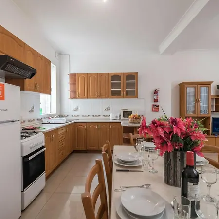 Daire Sea Spray 3 Bedroom In St Julian's, Just Off The Seafront