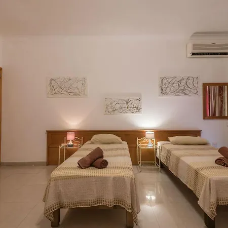 Sea Spray 3 Bedroom In St Julian's, Just Off The Seafront *